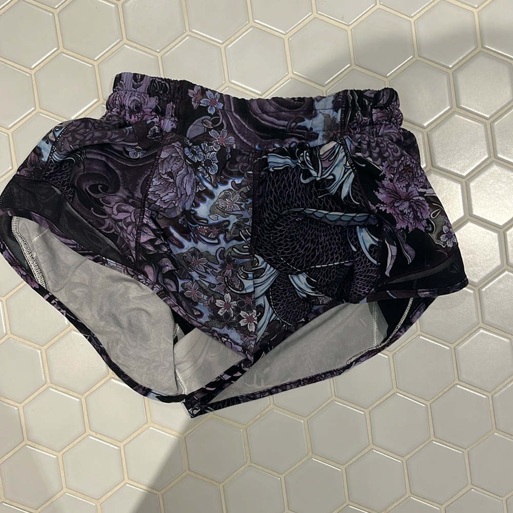 Lululemon hottie hot short 2.5 inch